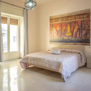 Camera grande con letto king size